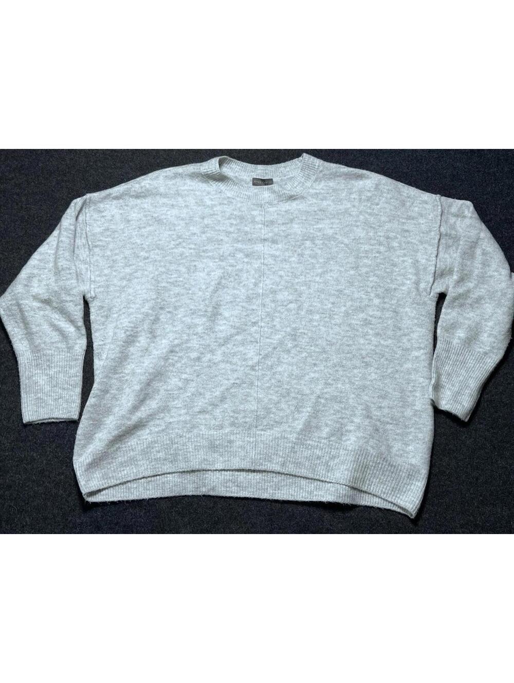 Vince Camuto Sweater Women’s Size Large Heather Gray EUC Soft!